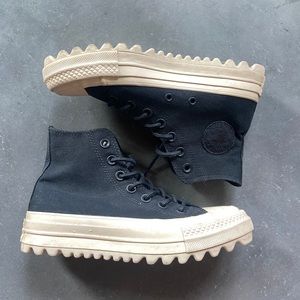 Unique black Hi-Top Converse with ridged platform, like new, Women’s 5.5